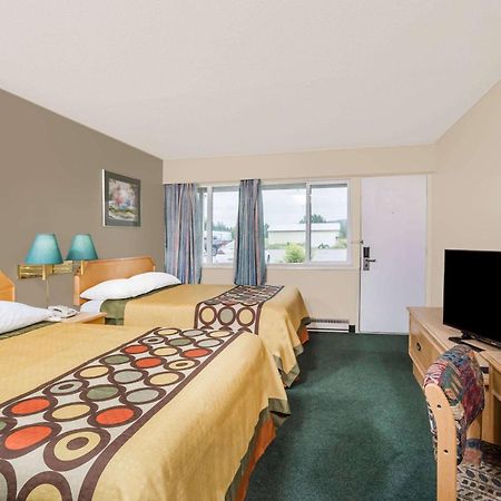 Super 8 By Wyndham Quesnel Bc Otel Dış mekan fotoğraf
