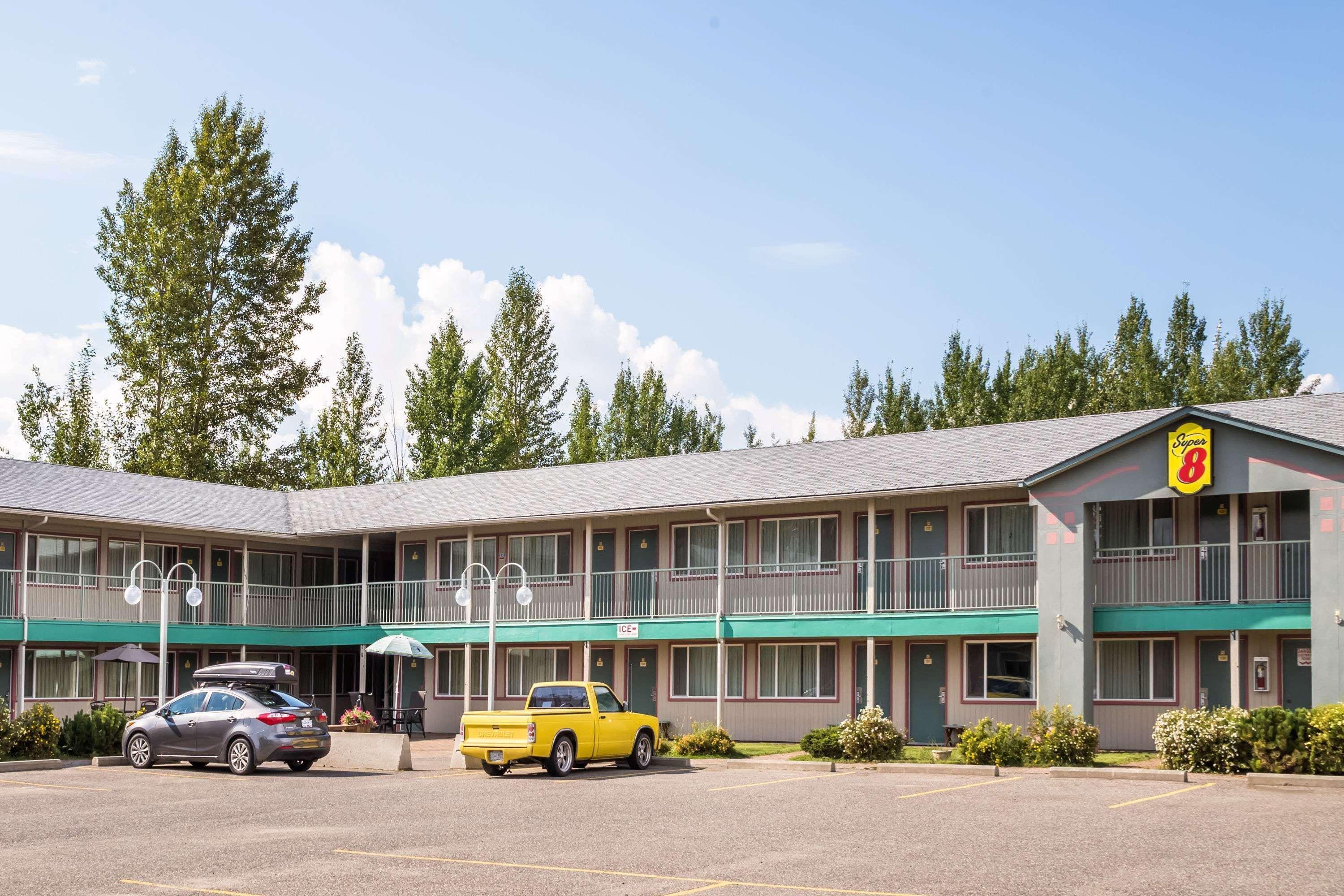 Super 8 By Wyndham Quesnel Bc Otel Dış mekan fotoğraf