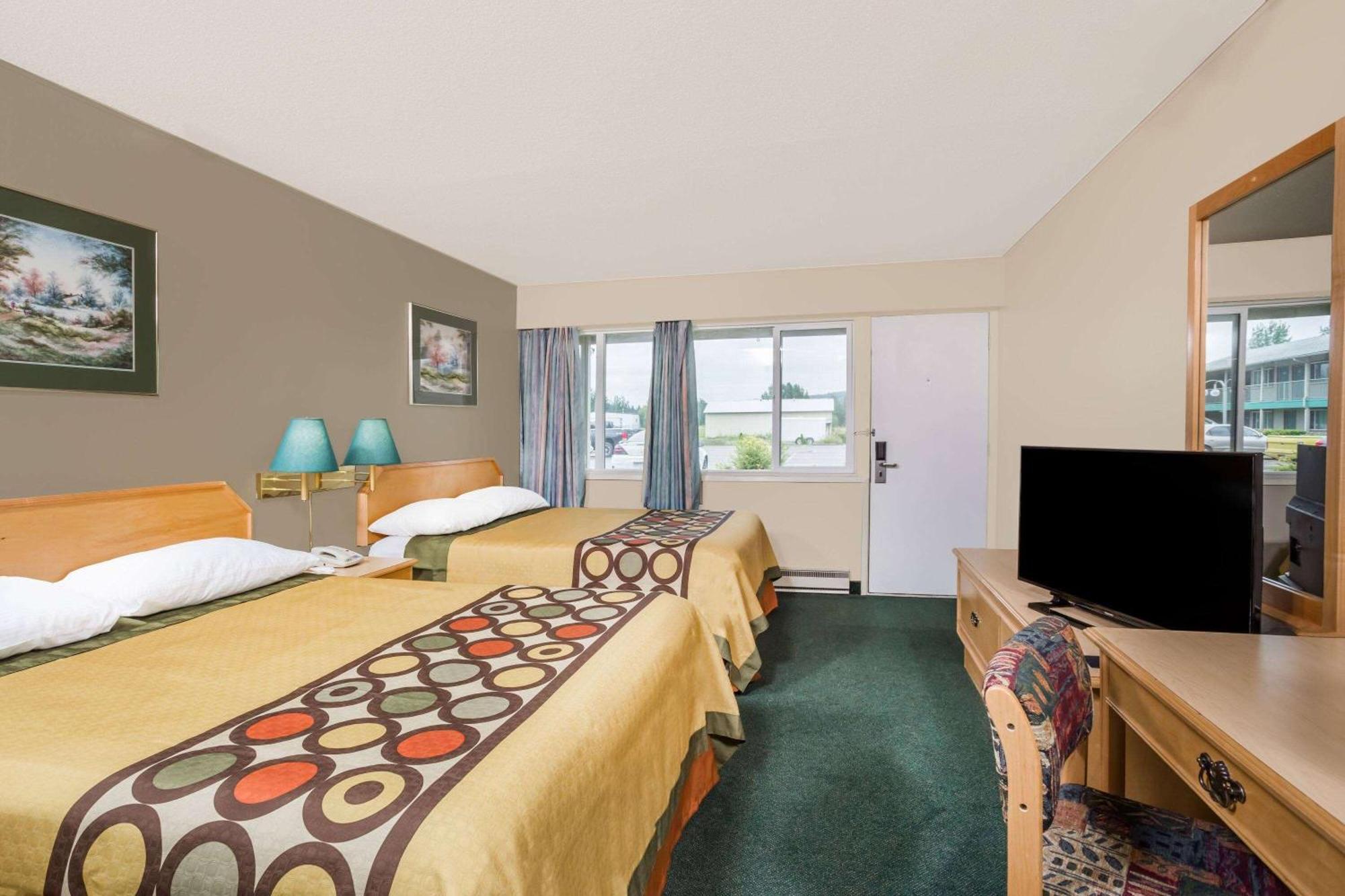 Super 8 By Wyndham Quesnel Bc Otel Dış mekan fotoğraf