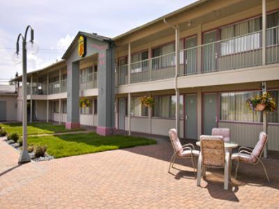 Super 8 By Wyndham Quesnel Bc Otel Dış mekan fotoğraf